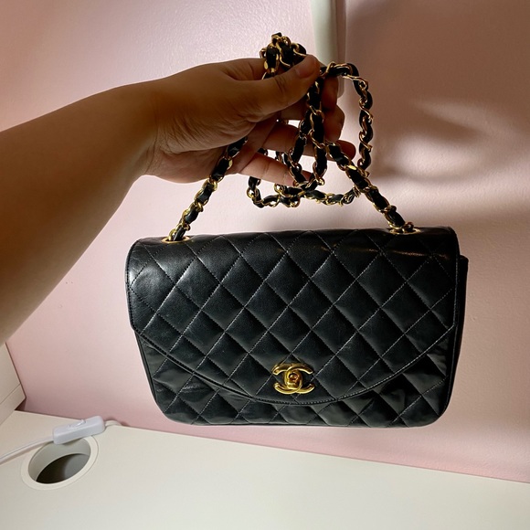 Vintage Classic Single Round Quilted Flap Black - On layaway in IG - Picture 10 of 16